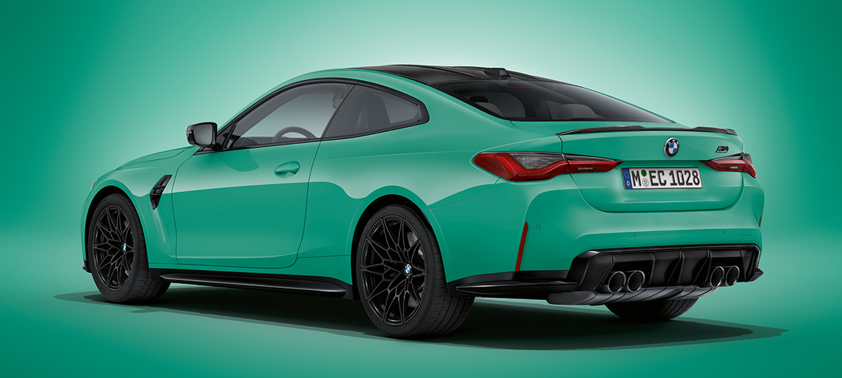 BMW M4 Coupé, BMW Individual πράσινο Mint μεταλλικό, G82, 2021, πίσω λήψη τριών τετάρτων, σταθμευμένη BMW M4 Coupé, BMW Individual πράσινο Mint μεταλλικό, G82, 2021, πίσω λήψη τριών τετάρτων, σταθμευμένη