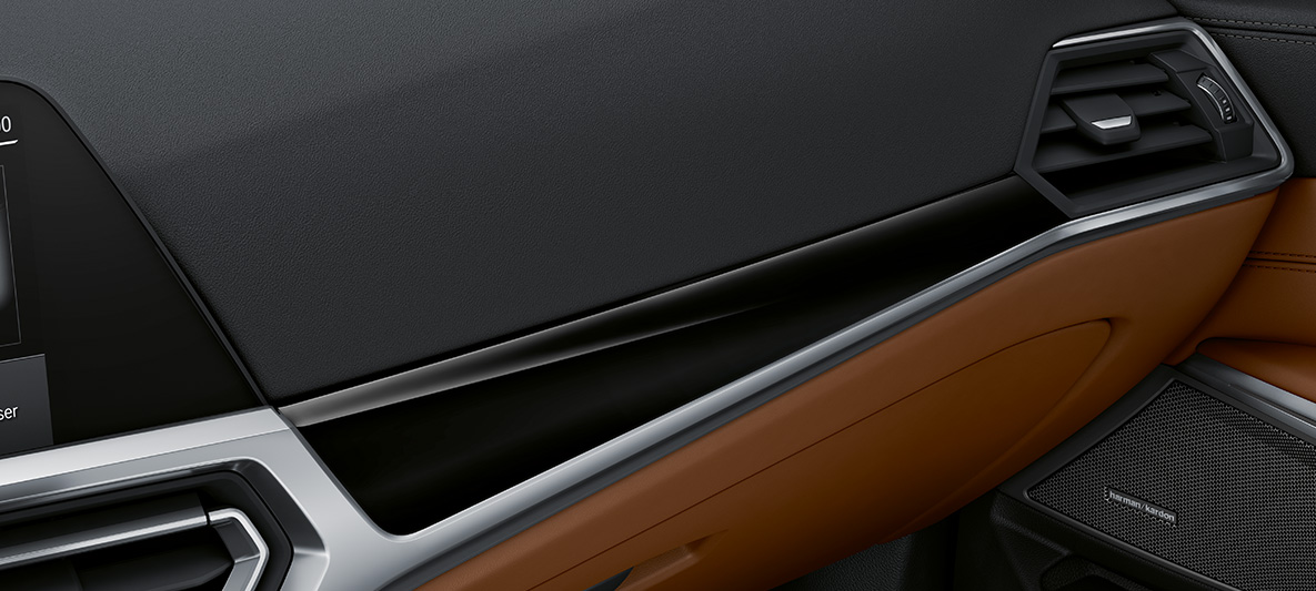 BMW Individual διακοσμητικές επενδύσεις εσωτερικού σε μαύρη λάκα Piano, BMW M4 Coupé, G82 2020, εσωτερικό BMW Individual διακοσμητικές επενδύσεις εσωτερικού σε μαύρη λάκα Piano με διακοσμητική επιφάνεια σε χρώμιο Pearl, BMW M4 Coupé, G80 2020