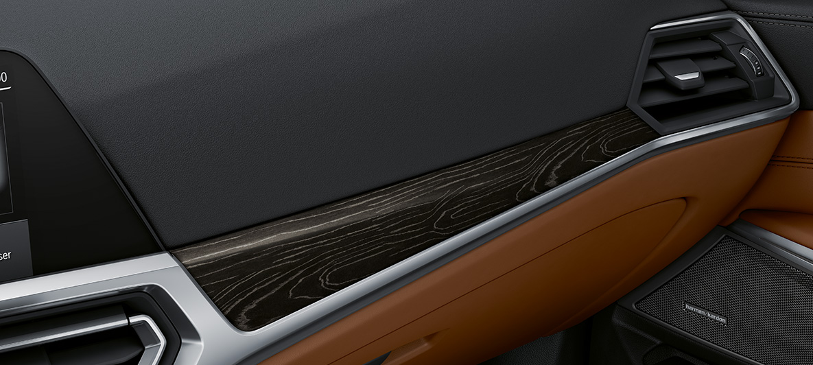 BMW Individual διακοσμητικές επενδύσεις εσωτερικού από ξύλο, BMW M4 Coupé, G82 2020, εσωτερικό BMW Individual διακοσμητικές επενδύσεις εσωτερικού από ξύλο 'Fineline' με ανοικτούς πόρους, μαύρο με ασημί ένθετο, BMW M4 Coupé, G82 2020, εσωτερικό