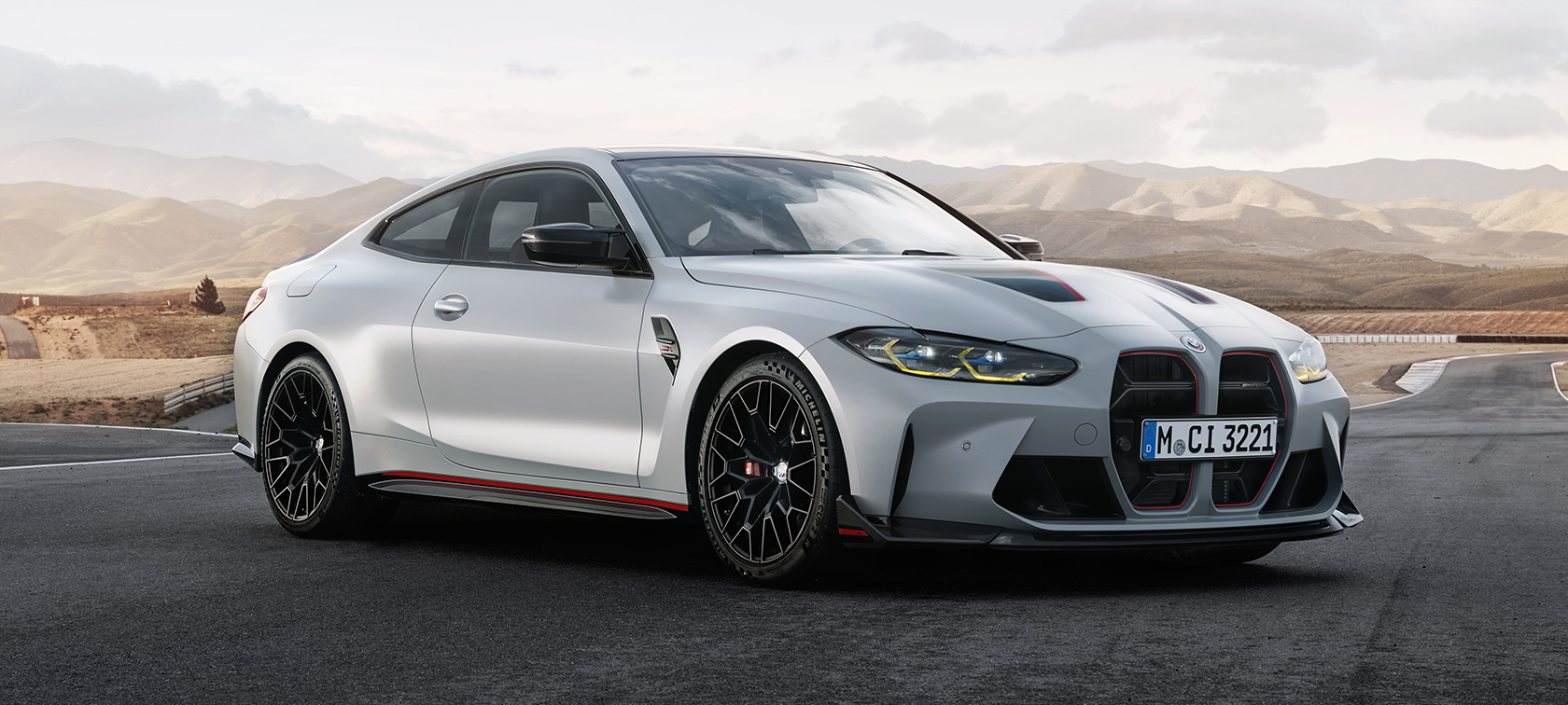 BMW M4 CSL, G82, μπροστινή λήψη τριών τετάρτων BMW M4 CSL, G82, BMW Individual γκρι Frozen Brooklyn μεταλλικό, μπροστινή λήψη τριών τετάρτων
