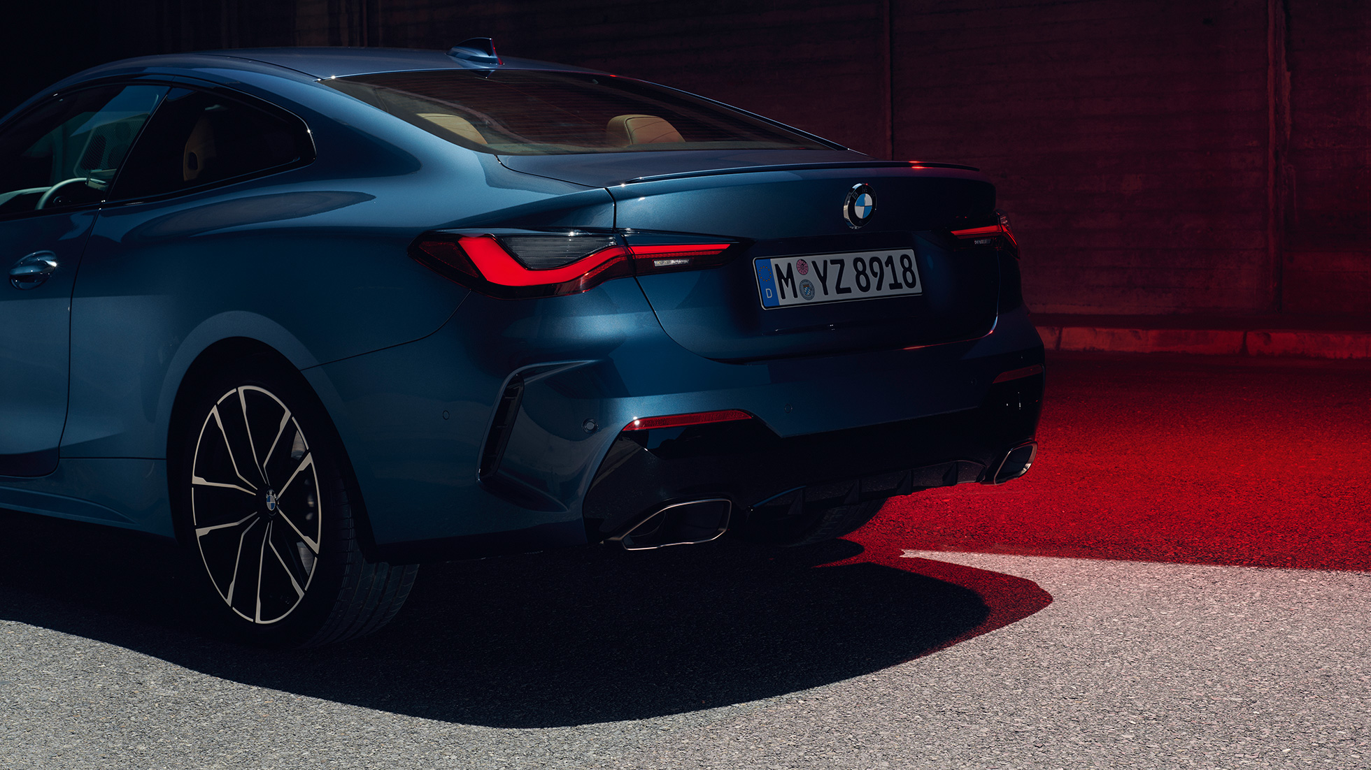 Πίσω λήψη τριών τετάρτων, πίσω φώτα, BMW M440i xDrive Coupé, G22, 2020 BMW M440i xDrive Coupé, μπλε Arctic Race μεταλλικό, G22, 2020, πίσω λήψη τριών τετάρτων, πίσω φώτα