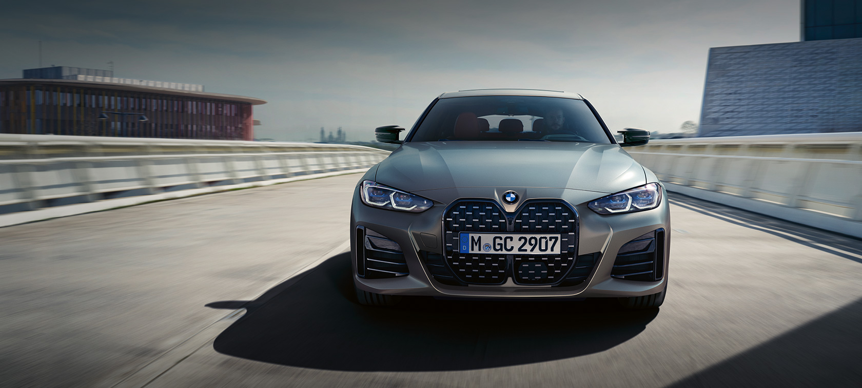 BMW M440i xDrive Gran Coupé, G26, 2021, BMW Individual γκρι Frozen Pure μεταλλικό, μπροστινή λήψη