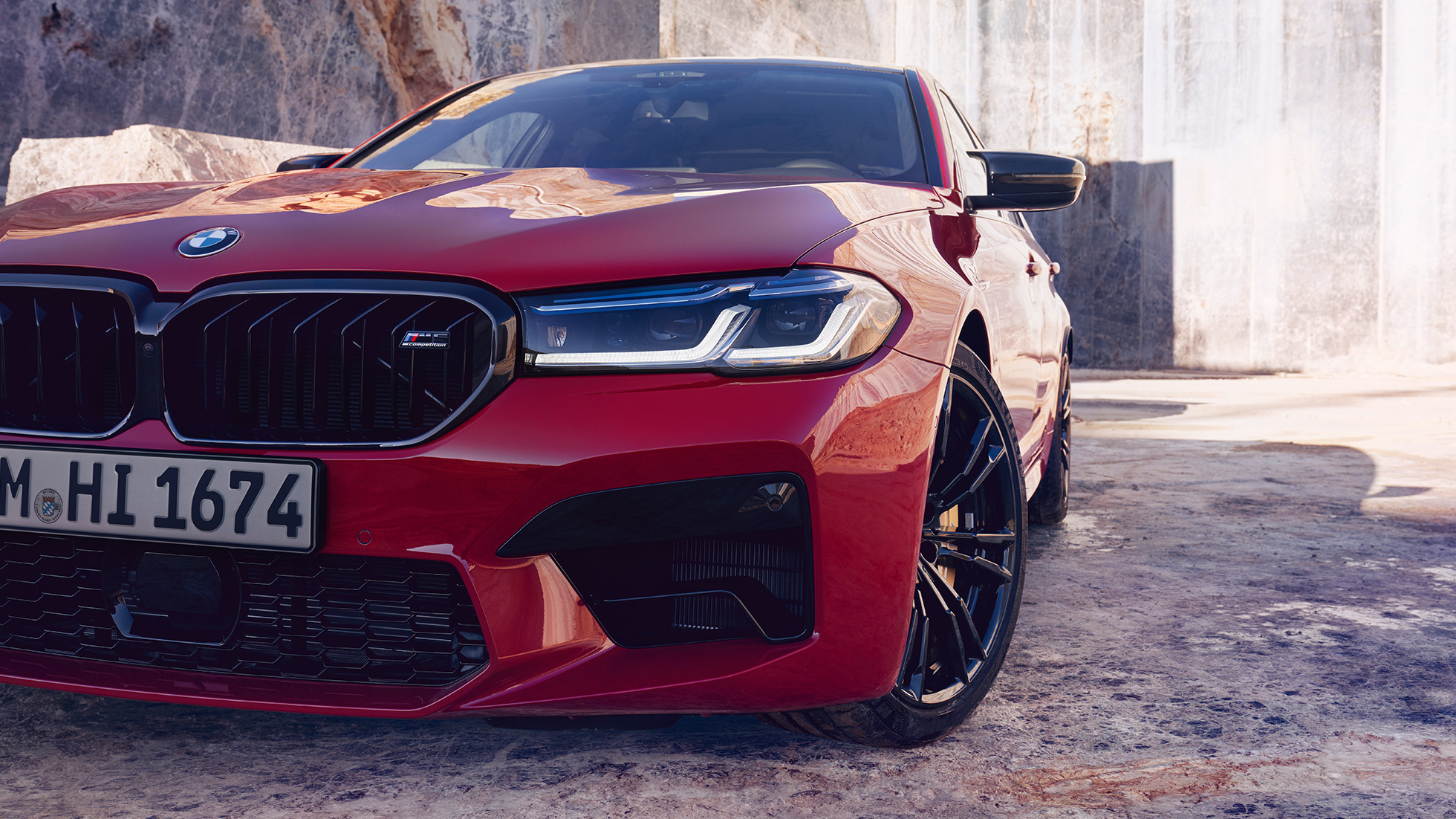 BMW Φώτα Laser, BMW M5 Competition, F90, LCI, Facelift 2020, κοντινή λήψη μπροστά BMW Φώτα Laser, BMW M5 Competition, F90, LCI, Facelift 2020, BMW Individual κόκκινο Imola, κοντινή λήψη μπροστά