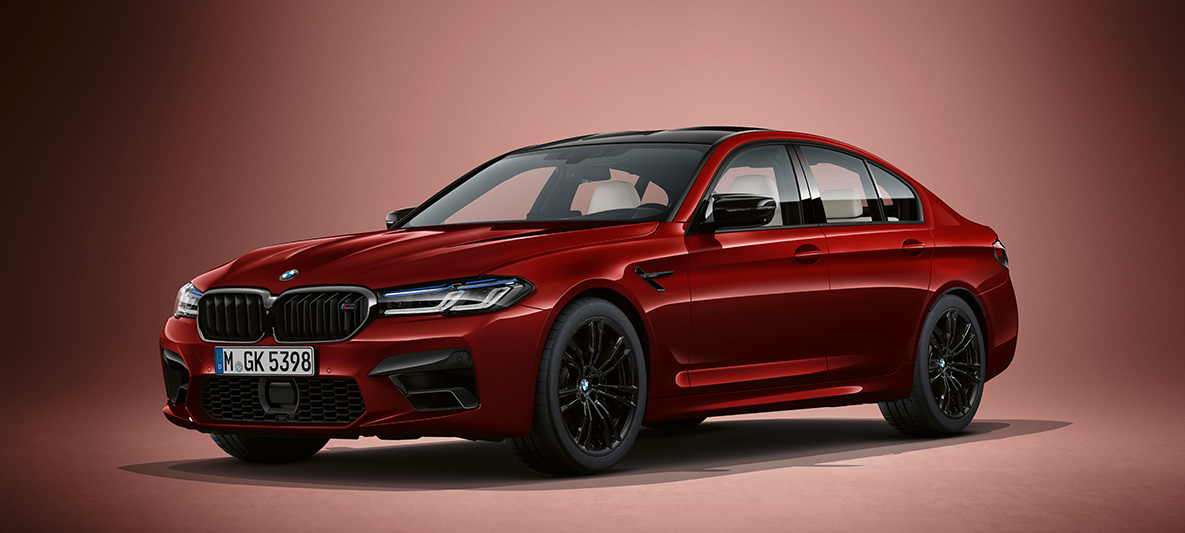 BMW Individual, BMW M5 Sedan, F90, LCI, Facelift 2020, κόκκινο Aventurine μεταλλικό, μπροστινή λήψη τριών τετάρτων BMW Individual, BMW M5 Sedan, F90, LCI, Facelift 2020, κόκκινο Aventurine μεταλλικό, μπροστινή λήψη τριών τετάρτων