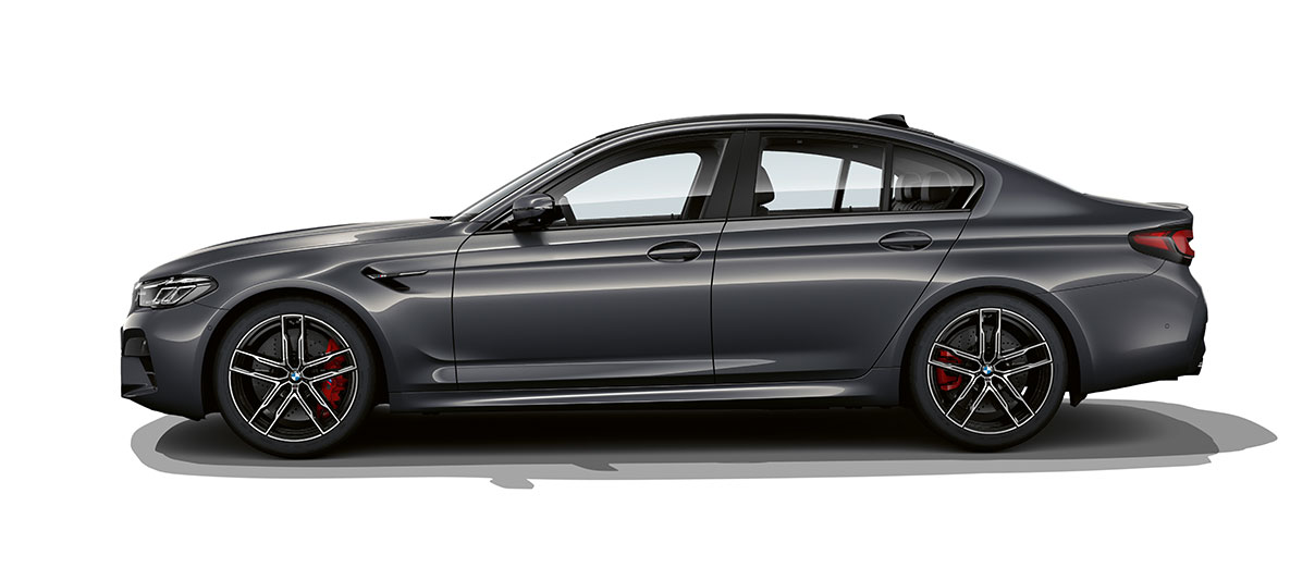 BMW M5, F90, LCI, Facelift 2020, πλαϊνή λήψη BMW M5, F90, LCI, Facelift 2020, γκρι Brands Hatch μεταλλικό, πλαϊνή λήψη τριών τετάρτων