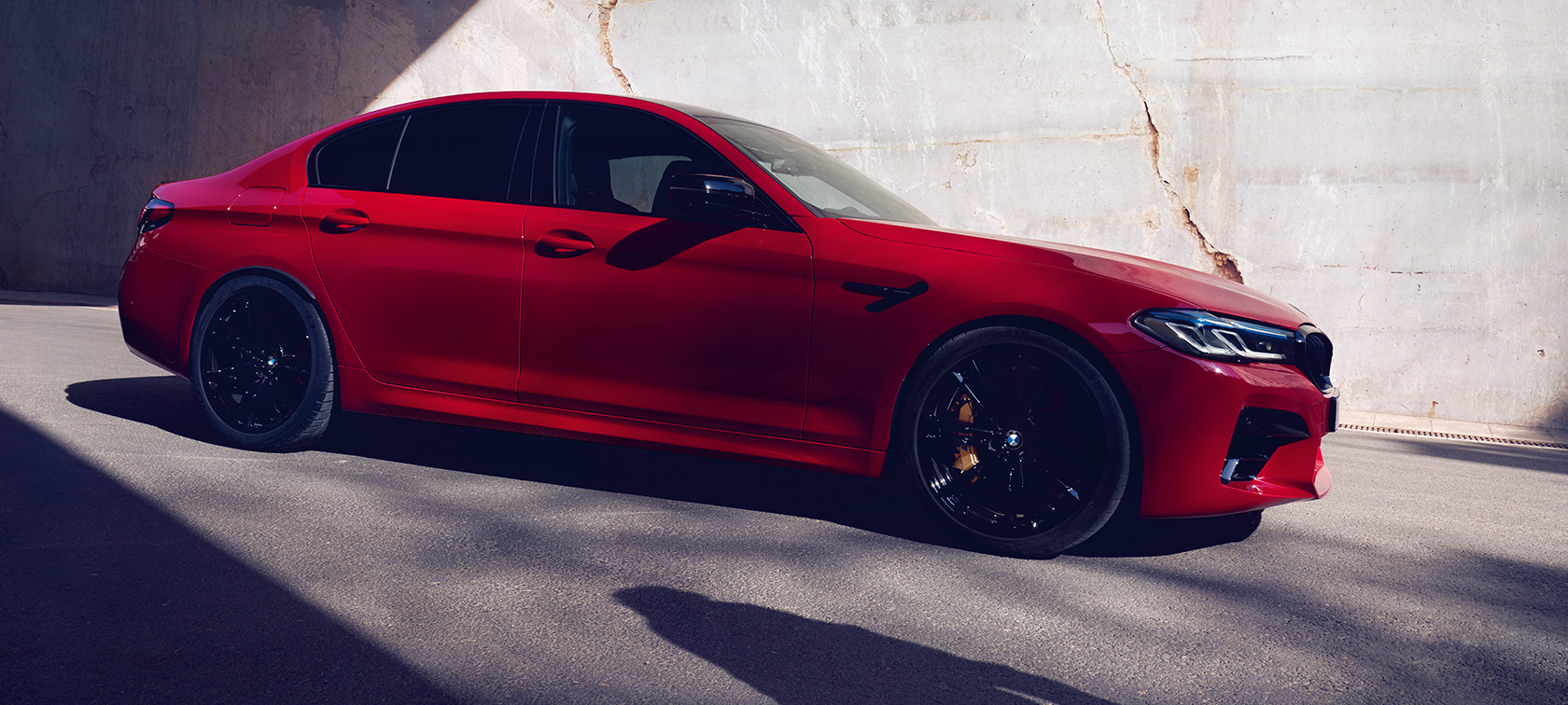 BMW M5 Competition, F90, LCI, Facelift 2020, πλαϊνή λήψη BMW M5 Competition, F90, LCI, Facelift 2020, BMW Individual κόκκινο Imola, πλαϊνή λήψη
