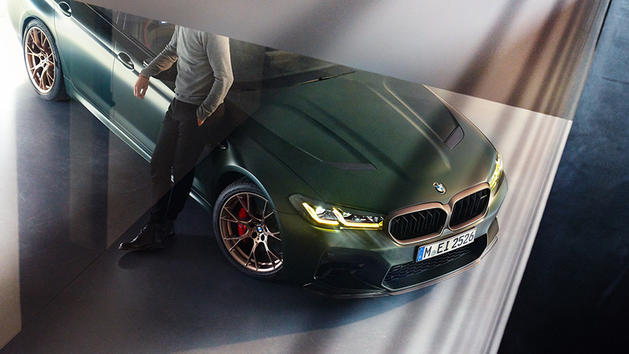 BMW M5 CS, F90 2021, πράσινο Frozen Deep μεταλλικό, πανοραμική λήψη BMW M5 CS, F90 2021, πράσινο Frozen Deep μεταλλικό, πανοραμική λήψη