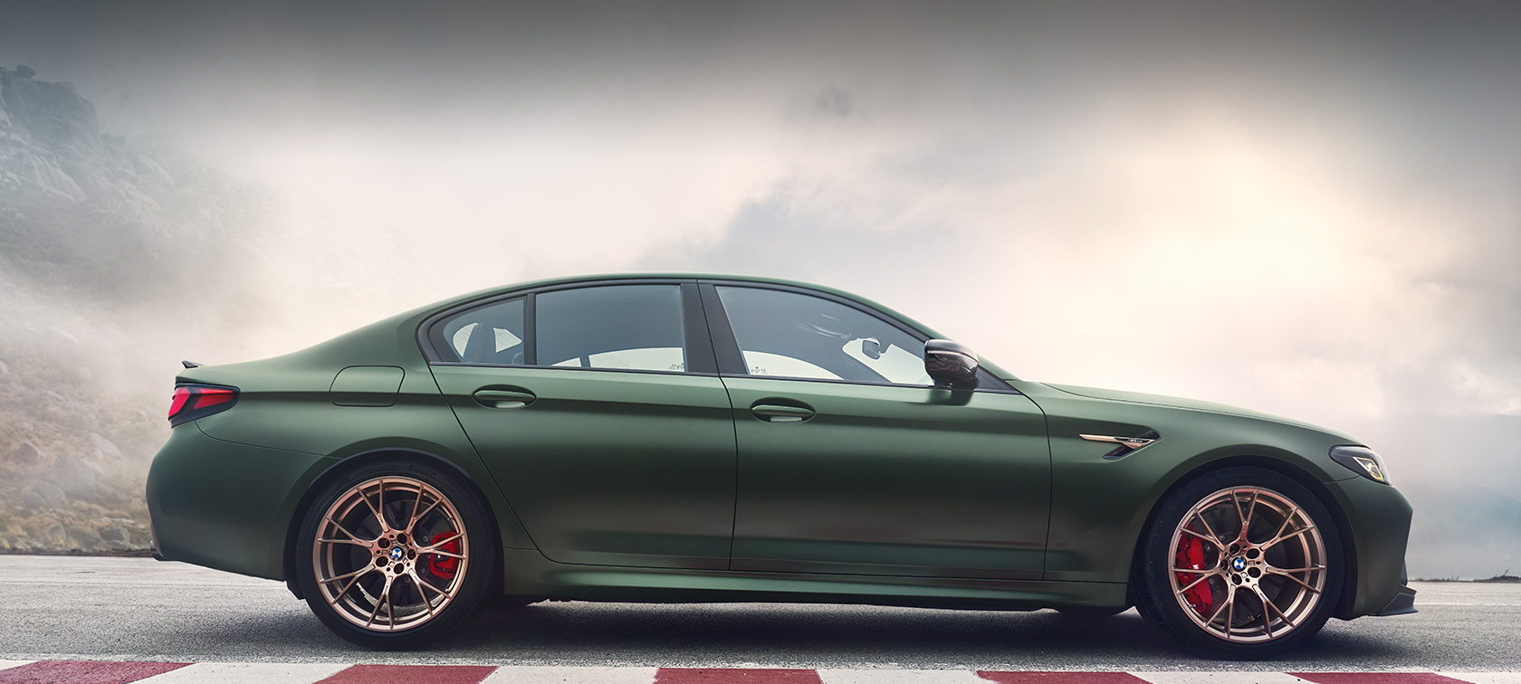 BMW M5 CS, F90 2021, πράσινο Frozen Deep μεταλλικό, μπροστινή λήψη τριών τετάρτων BMW M5 CS, F90 2021, πράσινο Frozen Deep μεταλλικό, μπροστινή λήψη τριών τετάρτων