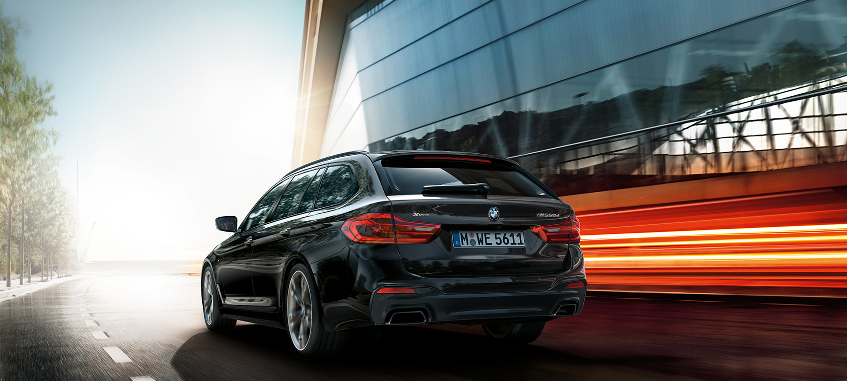 Πίσω λήψη τριών τετάρτων, BMW M550d xDrive Touring BMW M550d xDrive Touring, G31, μαύρο Azurite μεταλλικό, πίσω λήψη τριών τετάρτων, BMW M550d Touring