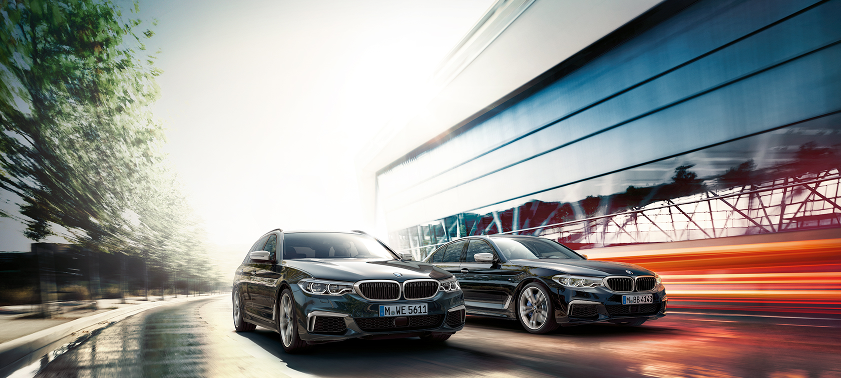 BMW M550d xDrive Touring, μαύρο Azurite μεταλλικό BMW M550d xDrive Touring G31, μαύρο Azurite μεταλλικό, πλαϊνή λήψη τριών τετάρτων