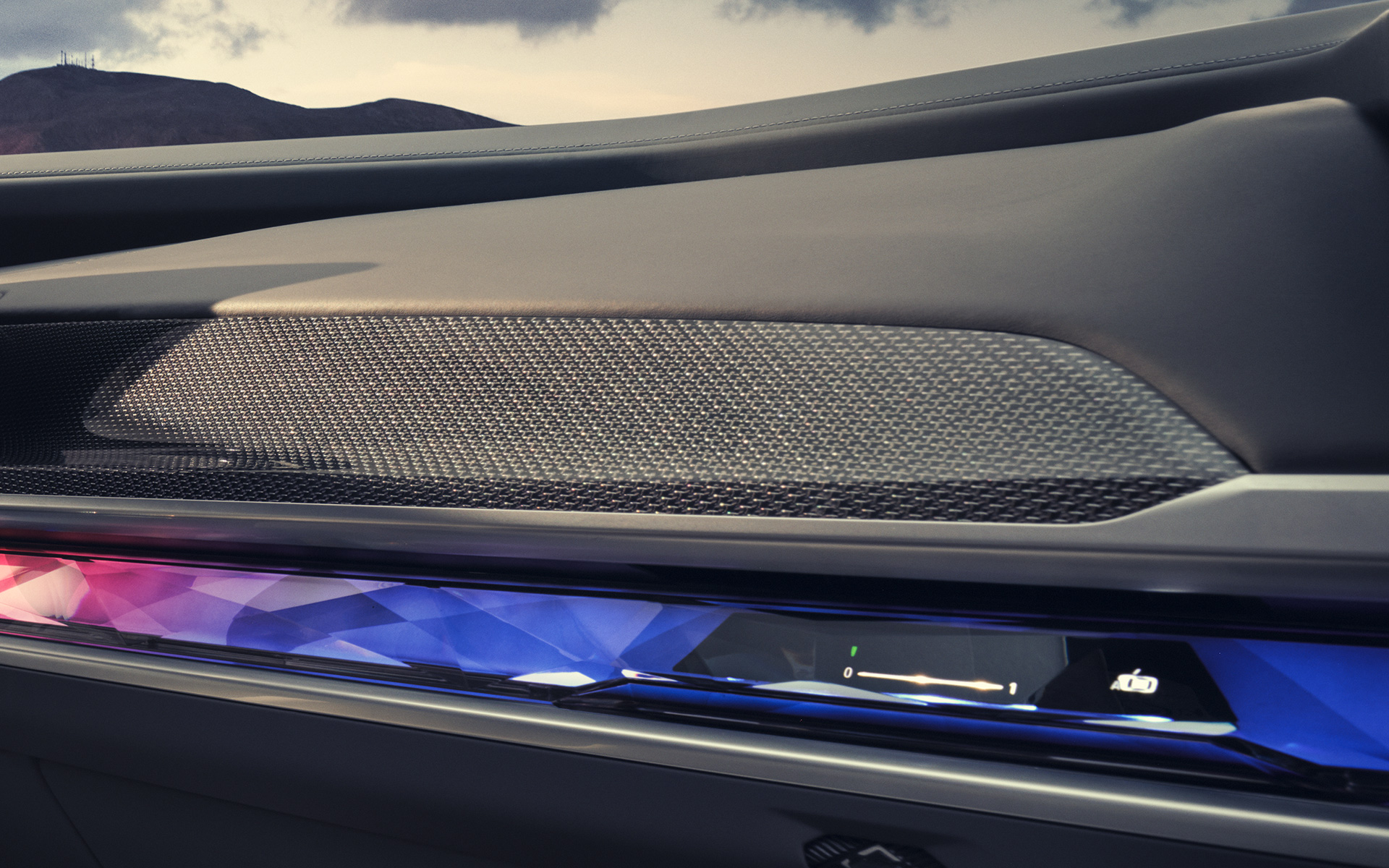 M διακοσμητικές επενδύσεις εσωτερικού Carbon Fibre, BMW M760e xDrive Sedan, G70, κοντινή λήψη