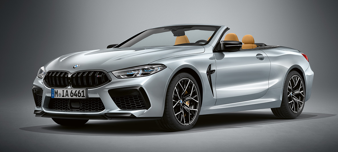 BMW Individual M8 Cabrio σε BMW Individual ασημί Pure metal μεταλλικό. BMW Individual M8 Cabrio σε BMW Individual ασημί Pure metal μεταλλικό, μπροστινή λήψη τριών τετάρτων.