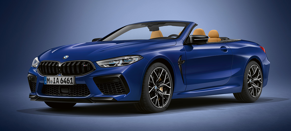 BMW Individual M8 Cabrio σε BMW Individual μπλε Tanzanite μεταλλικό. BMW Individual M8 Cabrio σε BMW Individual μπλε Tanzanite μεταλλικό, μπροστινή λήψη τριών τετάρτων.
