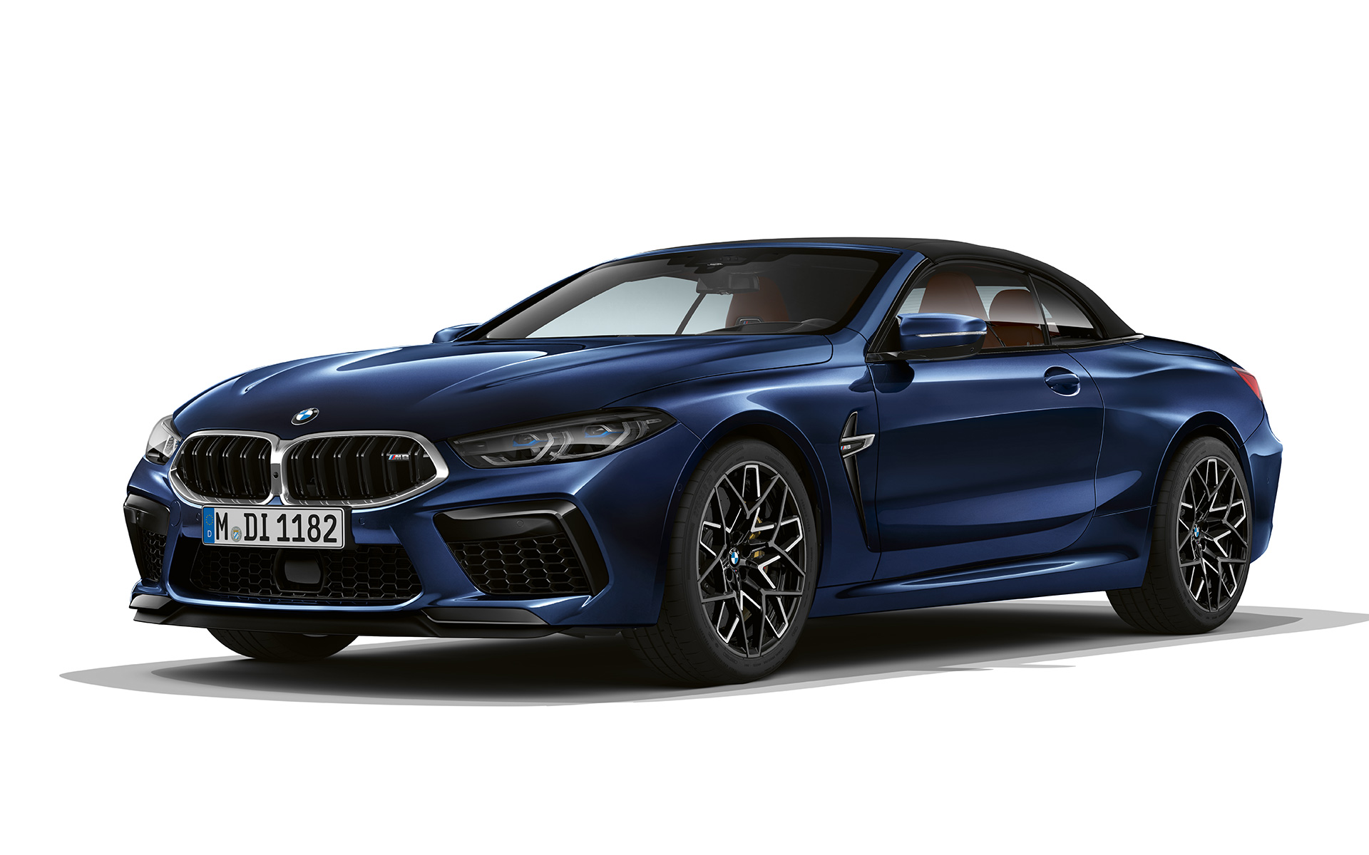 Μπροστινή λήψη τρία τέταρτα BMW M8 Cabrio F91 LCI Facelift 2022 BMW M8 Cabrio, F91, LCI, Facelift, 2022, BMW Individual μπλε Tanzanite μεταλλικό, μπροστινή λήψη τριών τετάρτων