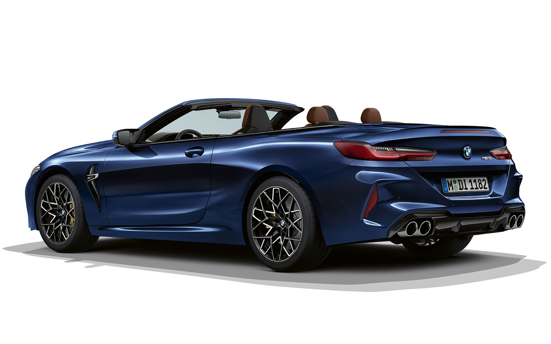 Πίσω λήψη τριών τετάρτων, BMW M8 Cabrio, F91, LCI, Facelift, 2022 BMW M8 Cabrio, F91, LCI, Facelift, 2022, BMW Individual μπλε Tanzanite μεταλλικό, πίσω λήψη τριών τετάρτων