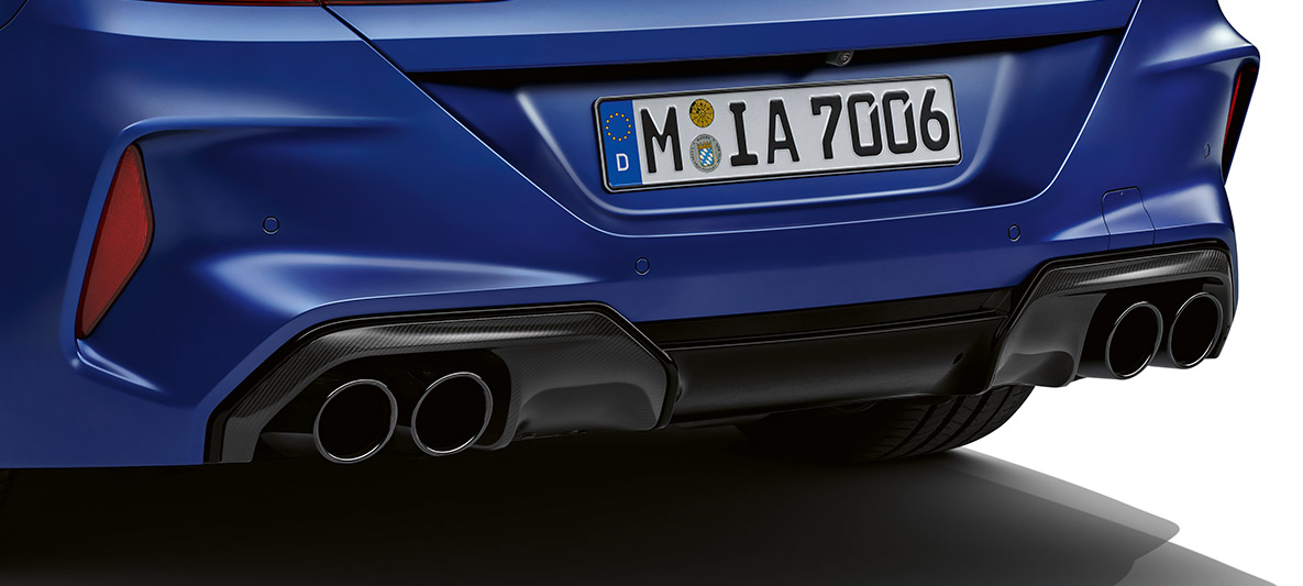 Πίσω προφυλακτήρας από ανθρακονήματα. BMW M8 Competition Coupé, πίσω προφυλακτήρας του πακέτου εξωτερικού εξοπλισμού M Carbon.