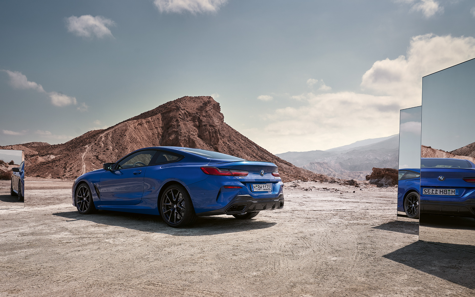 BMW M850i xDrive Coupé, G15, LCI, Facelift, 2022, πίσω λήψη, σταθμευμένη BMW M850i xDrive Coupé, G15, LCI, Facelift, 2022, M μπλε Portimao μεταλλικό, πίσω λήψη, σταθμευμένη, με καθρέπτες