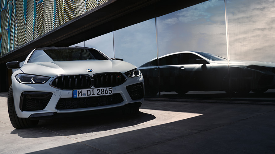 Τεχνικά χαρακτηριστικά, BMW M8 Competition Gran Coupé, F93, LCI, Facelift, 2022 BMW M8 Competition Gran Coupé, F93, LCI, Facelift, 2022, BMW Individual λευκό Frozen Brilliant μεταλλικό, μπροστινή λήψη, τεχνικά χαρακτηριστικά