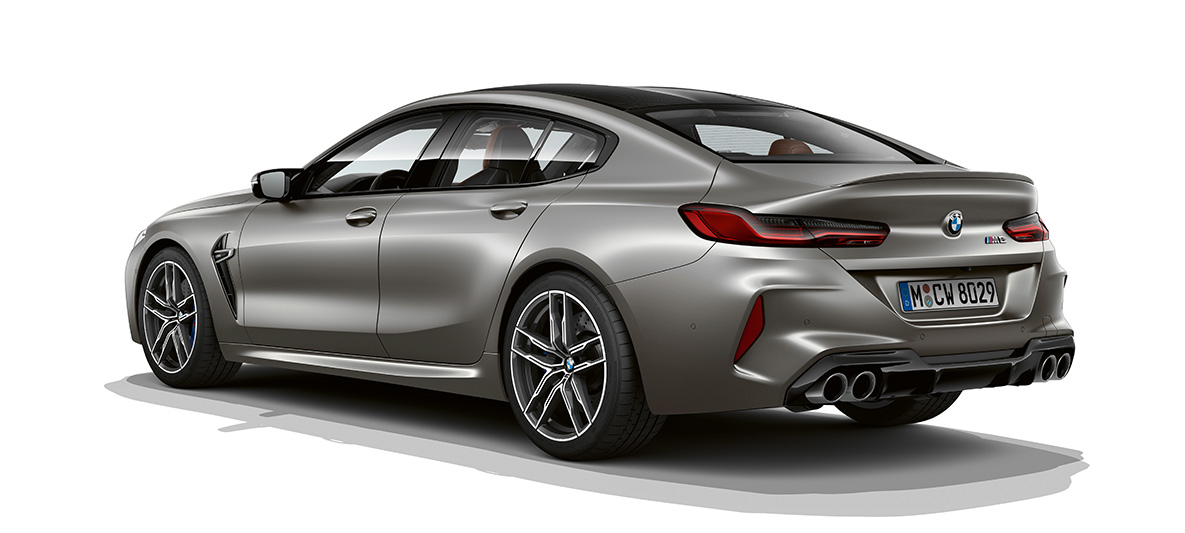 BMW M8 Gran Coupé μπροστινή πίσω λήψη τρία τέταρτα BMW M8 Gran Coupé F93 2020 BMW Individual Frozen Dark Silver πίσω λήψη τρία τέταρτα