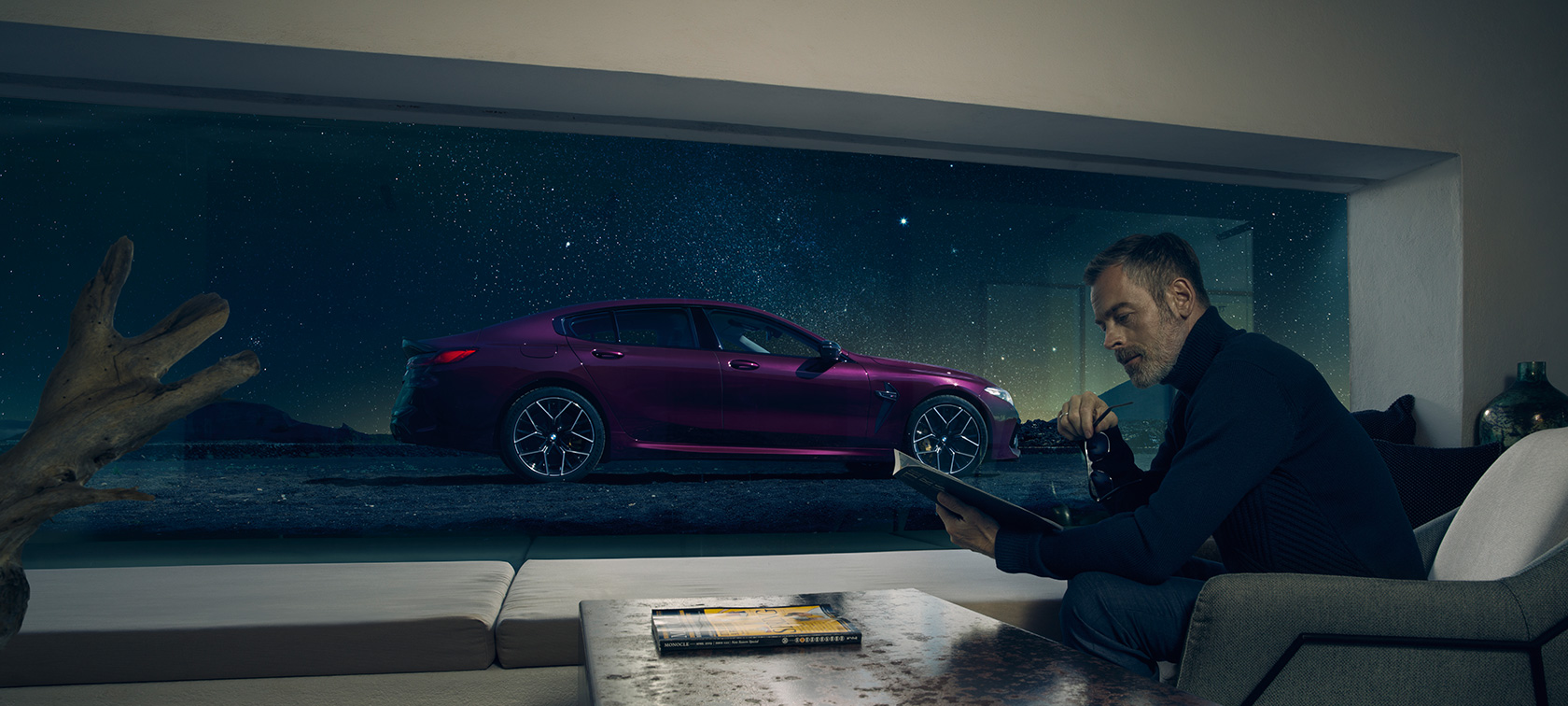 BMW M8 Competition Gran Coupé πλαϊνή λήψη από ένα παράθυρο BMW M8 Competition Gran Coupé F93 2020 BMW Individual Ametrine μεταλλικό πλαϊνή λήψη από ένα παράθυρο