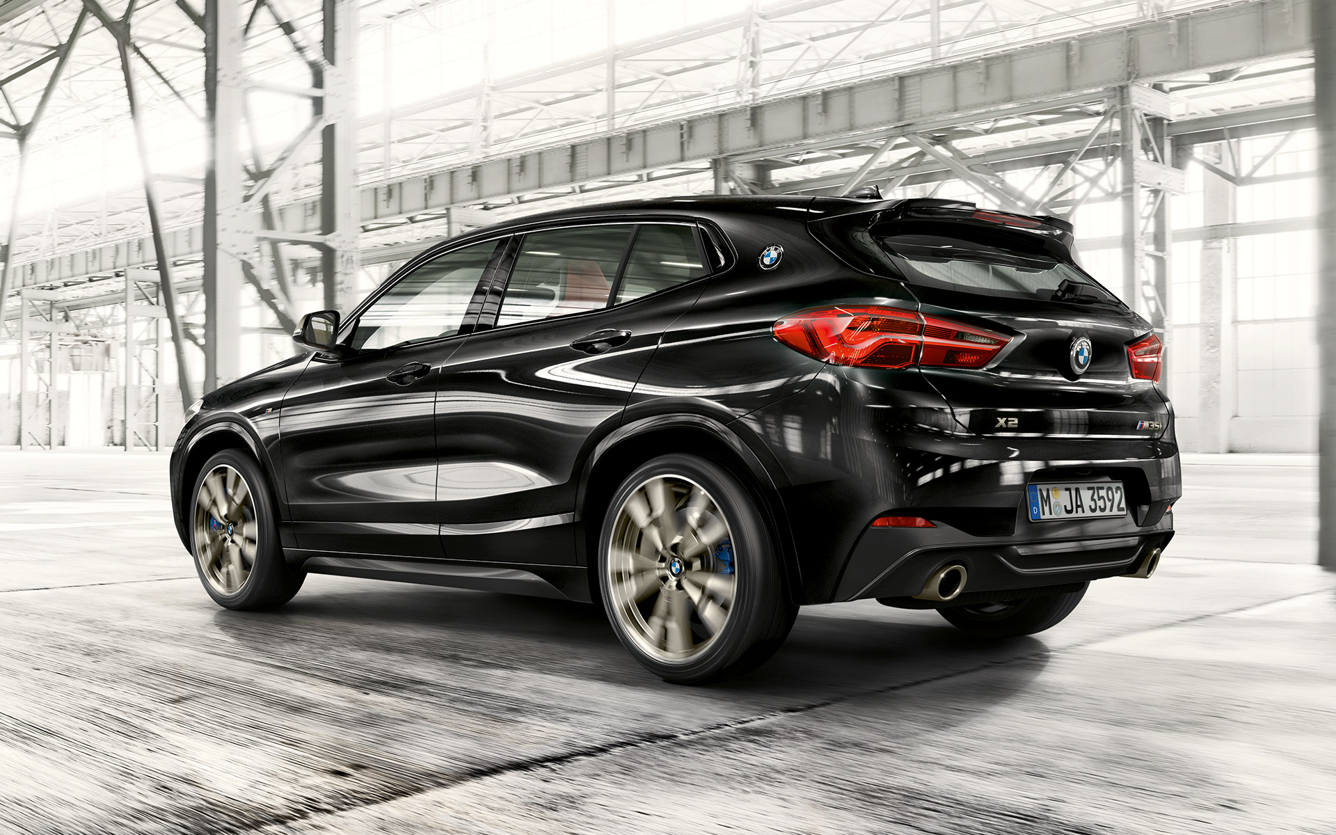 M πίσω αεροτομή, BMW Χ2 M35i (F39), μαύρο Sapphire μεταλλικό, μπροστινή λήψη τριών τετάρτων