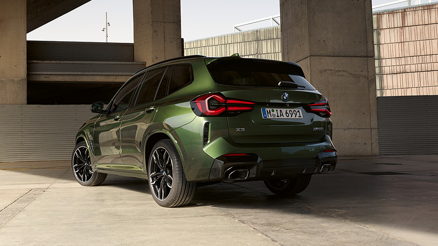 BMW X3, M40i, G01, LCI, Facelift, 2021, πράσινο Malachite μεταλλικό, πίσω λήψη τριών τετάρτων, σταθμευμένη