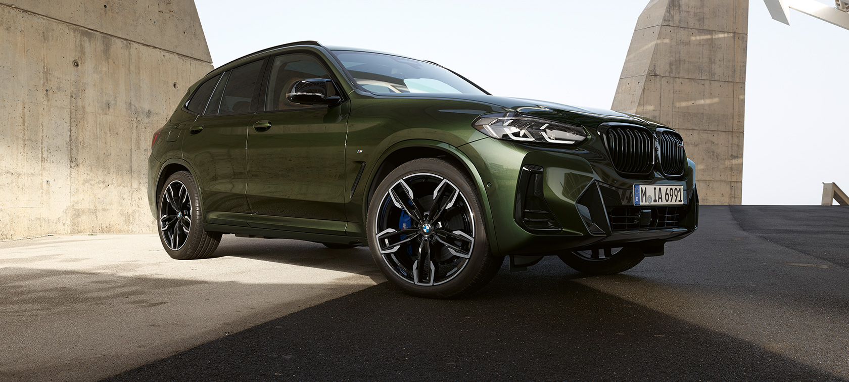 BMW X3, M40i, G01, LCI, Facelift, 2021, μπροστινή λήψη τριών τετάρτων, σταθμευμένη BMW X3, M40i, G01, LCI, Facelift, 2021, πράσινο Malachite μεταλλικό, μπροστινή λήψη τριών τετάρτων, σταθμευμένη