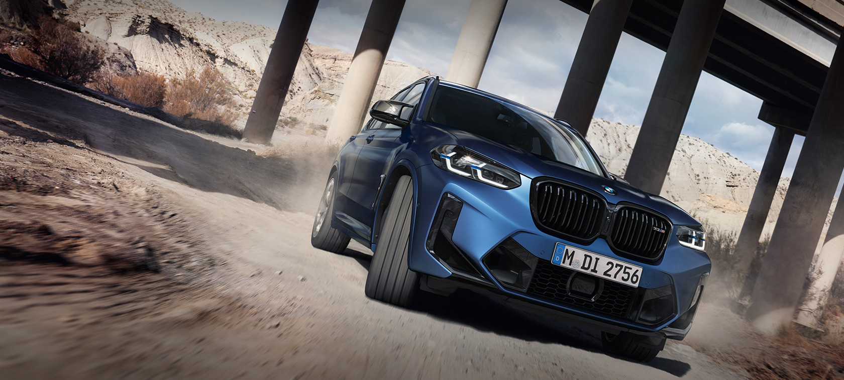 BMW X3 M Competition, F97, LCI, Facelift, 2021, μπλε Frozen Marina Bay μεταλλικό, μπροστινή λήψη τριών τετάρτων, κινούμενη