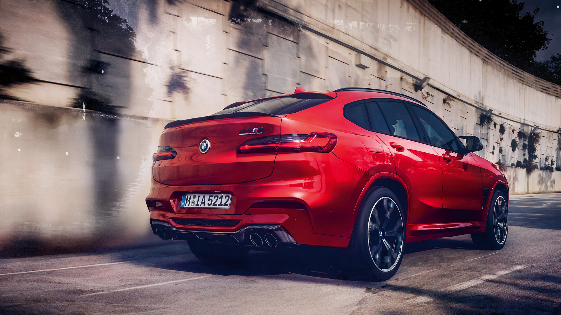 BMW X4 M Competition, καλύμματα εξωτερικών καθρεπτών από ανθρακονήματα. BMW X4 M Competition σε κόκκινο Toronto μεταλλικό, εξωτερικό, πακέτο εξωτερικού εξοπλισμού M Carbon, καλύμματα εξωτερικών καθρεπτών από ανθρακονήματα.