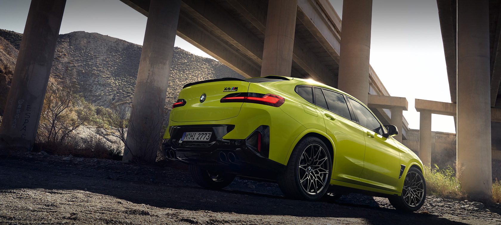 BMW X4 M Competition, F98, LCI, Facelift, 2021, πλαϊνή λήψη, σταθμευμένη BMW Χ4 Μ Competition, F98, LCI, Facelift, 2021, BMW Individual μπλε Frozen Portimao μεταλλικό, πλαϊνή λήψη, σταθμευμένη