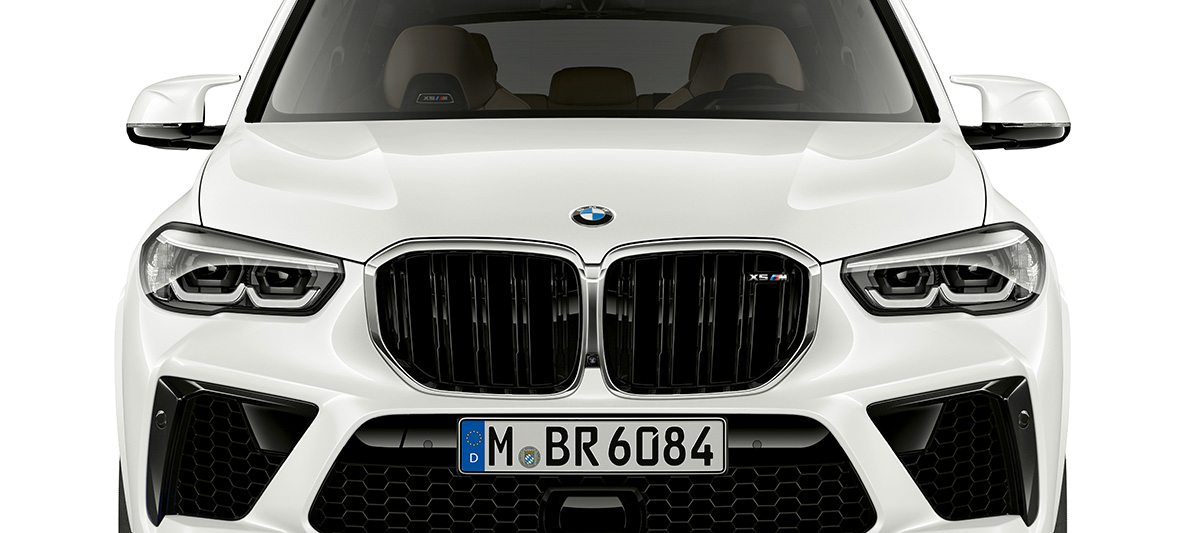 BMW X5 M μπροστά Μ μάσκα νεφρών με διπλές γρίλιες BMW X5 M Mineral White F95 μπροστινή λήψη