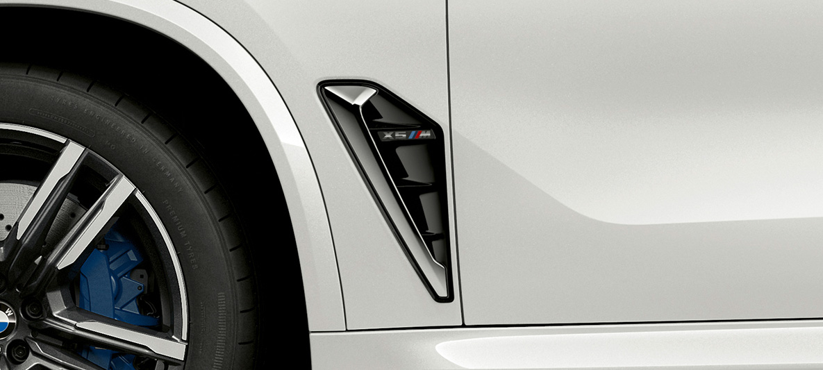 Μ γρίλιες BMW X5 M Μ γρίλιες BMW X5 M Mineral White F95 κοντινή λήψη