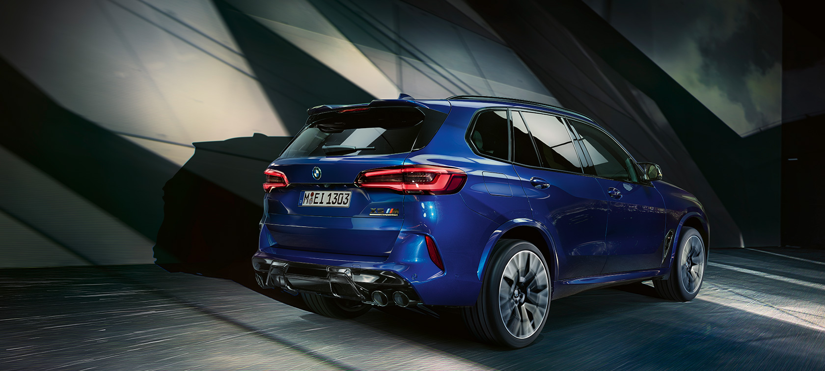 BMW X5 M Competition πίσω λήψη τρία τέταρτα BMW X5 M Competition F95 2020 Marina Bay Blue μεταλλικό πίσω λήψη τρία τέταρτα