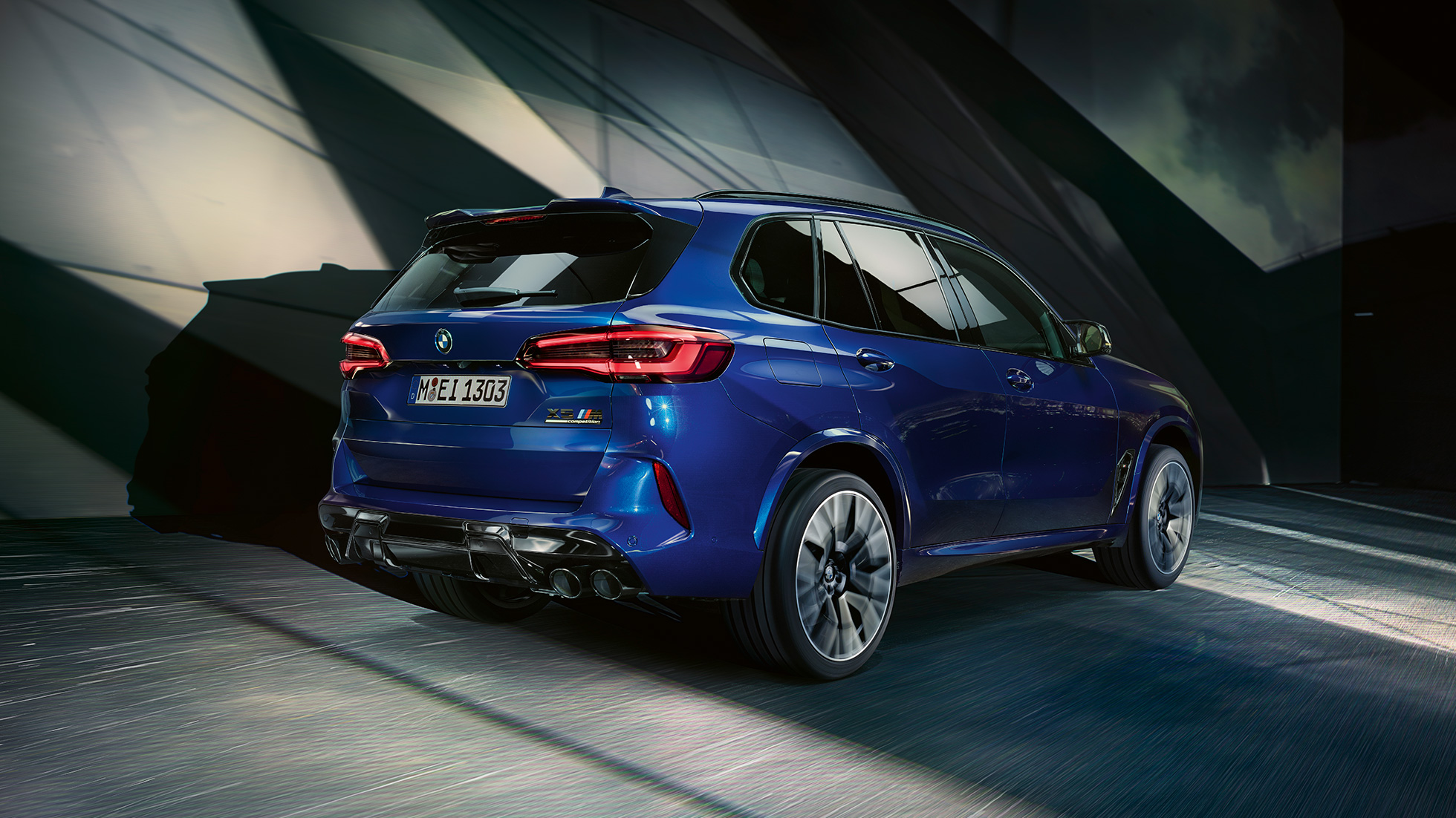 BMW X5 M Competition με M xDrive BMW X5 M Competition με M xDrive F95 2020 BMW Individual Χρώμα αμαξώματος Urban Green πίσω λήψη τρία τέταρτα