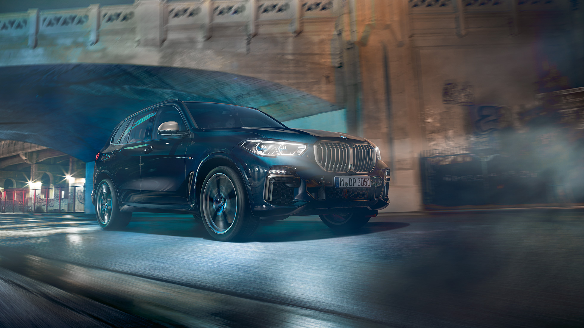 BMW X5 M50i με οκτακύλινδρο κινητήρα βενζίνης M TwinPower Turbo BMW X5 M50i με οκτακύλινδρο κινητήρα βενζίνης M TwinPower Turbo G05 Carbon Black μεταλλικό πλαϊνή λήψη τρία τέταρτα