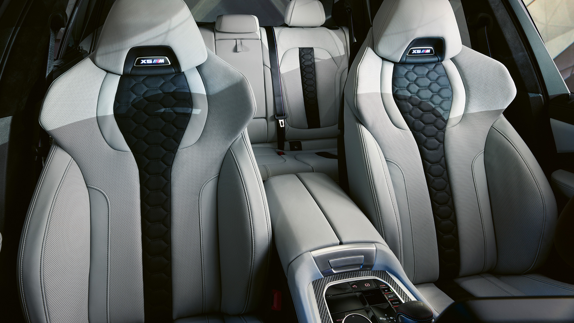 Μ Πολυλειτουργικά καθίσματα BMW X5 M Competition Μ Πολυλειτουργικά καθίσματα με φωτιζόμενο X5 M λογότυπο BMW X5 M Competition F95 εσωτερικό