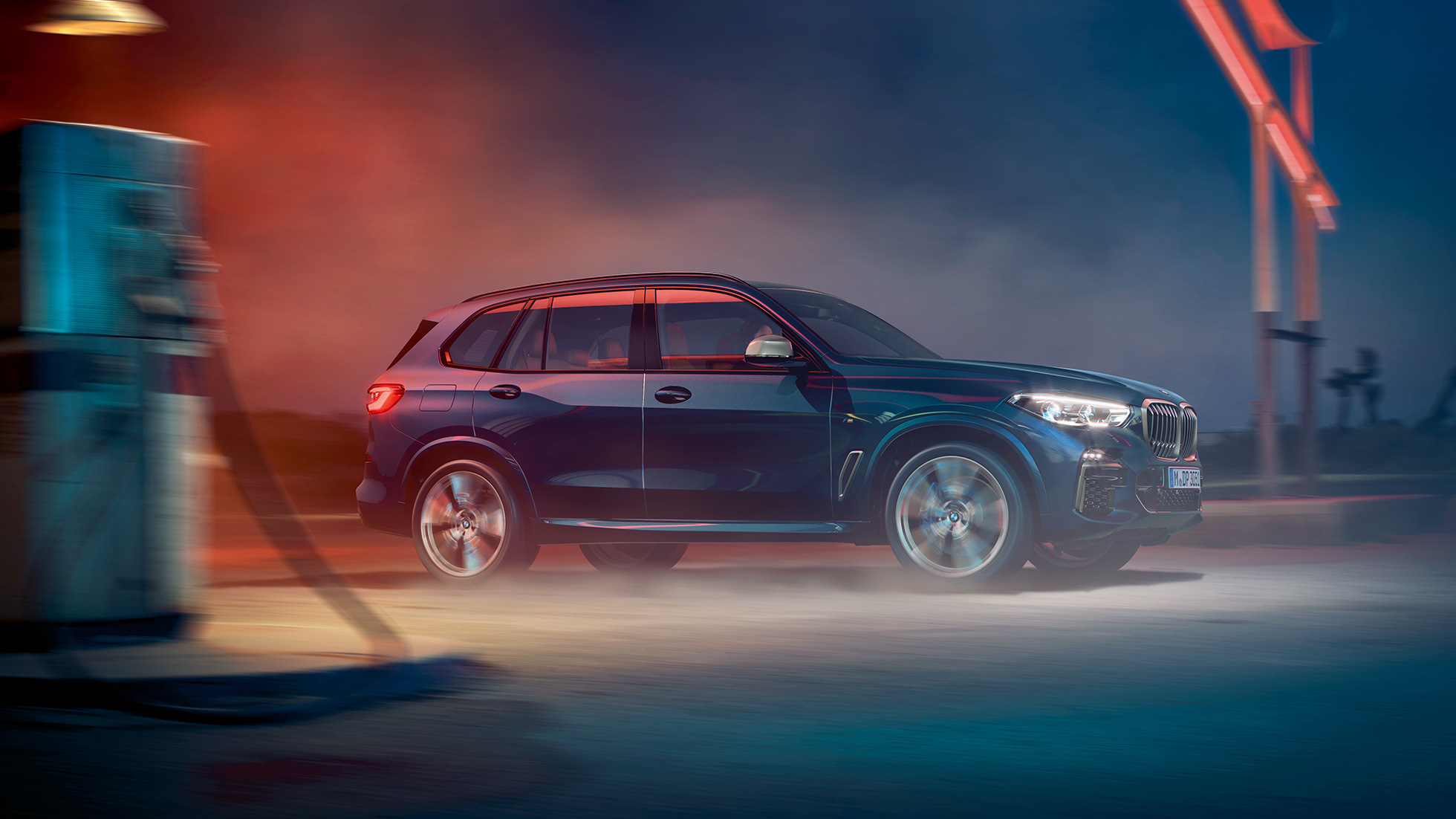 BMW X5 M50i πλαϊνή λήψη BMW X5 M50i G05 με M ζάντες ελαφρού κράματος Carbon Black μεταλλικό πλαϊνή λήψη