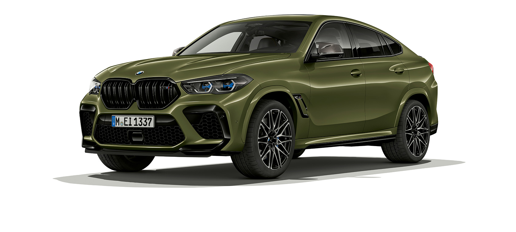 BMW X6 M Competition πλαϊνή λήψη τρία τέταρτα BMW X6 M Competition F96 2020 BMW Individual Χρώμα αμαξώματος Urban Green SUV πλαϊνή λήψη τρία τέταρτα