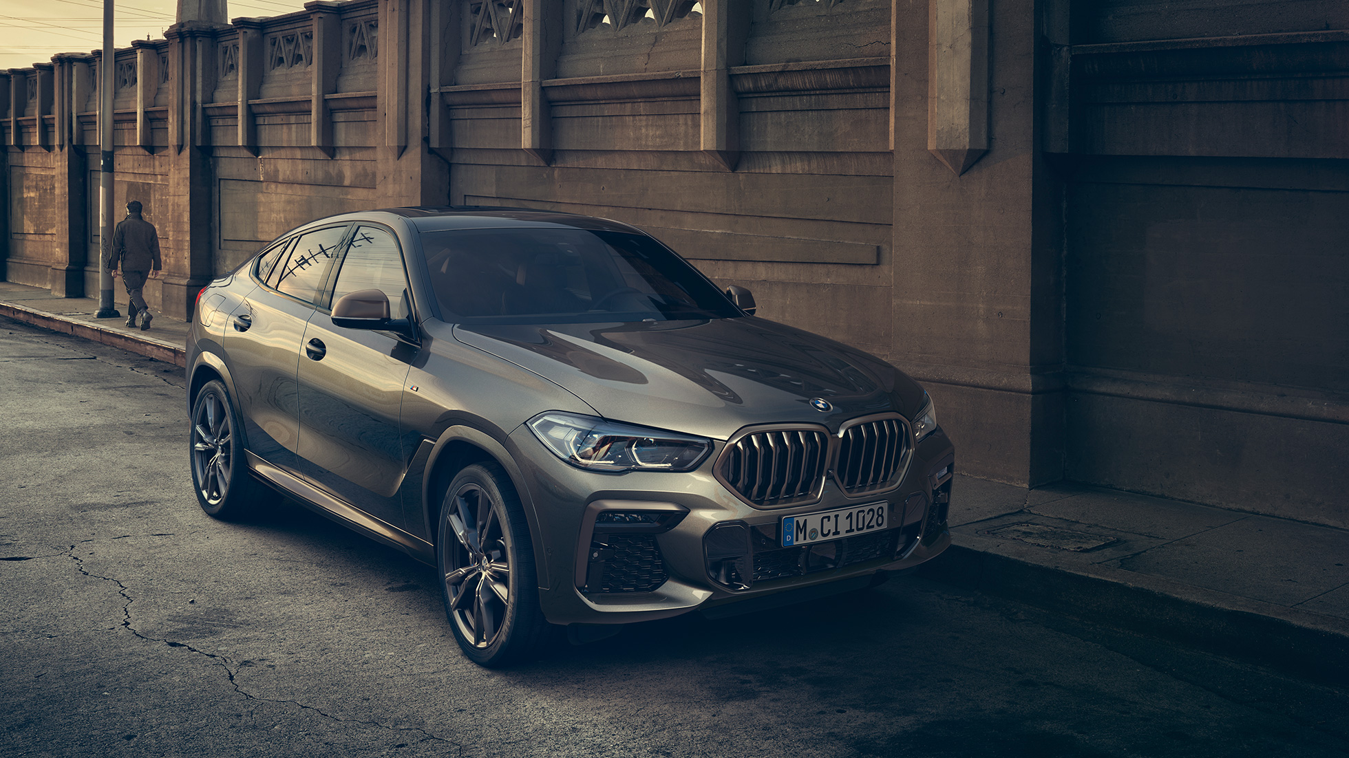 BMW X6 M50i με οκτακύλινδρο κινητήρα βενζίνης M TwinPower Turbo BMW X6 M50i με οκτακύλινδρο κινητήρα βενζίνης M TwinPower Turbo G06 Manhattan μεταλλικό πλαϊνή λήψη τρία τέταρτα