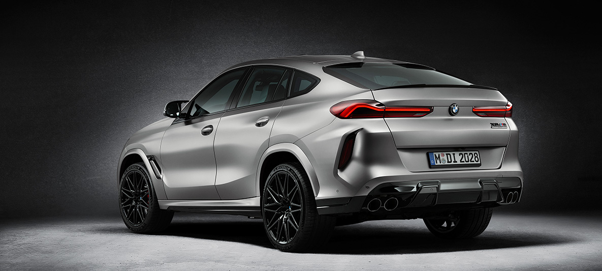 BMW X6 M Έκδοση First F96 2020 BMW Individual χρώμα αμαξώματος Ασημί Frozen Dark μεταλλικό πίσω λήψη τρία τέταρτα BMW X6 M Έκδοση First F96 2020 BMW Individual χρώμα αμαξώματος Ασημί Frozen Dark μεταλλικό πίσω λήψη τρία τέταρτα
