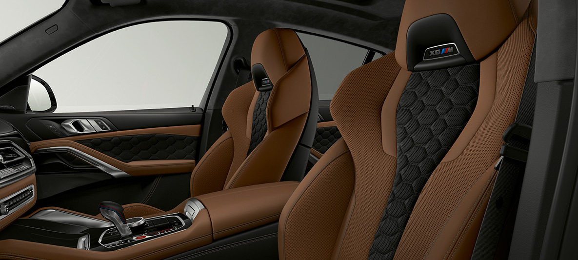Μ καθίσματα πολλαπλών λειτουργιών της BMW Χ6 M, F96 Μ καθίσματα πολλαπλών λειτουργιών με λογότυπο Χ6 Μ, BMW Χ6 M, F96, 2020, SUV, εσωτερικό