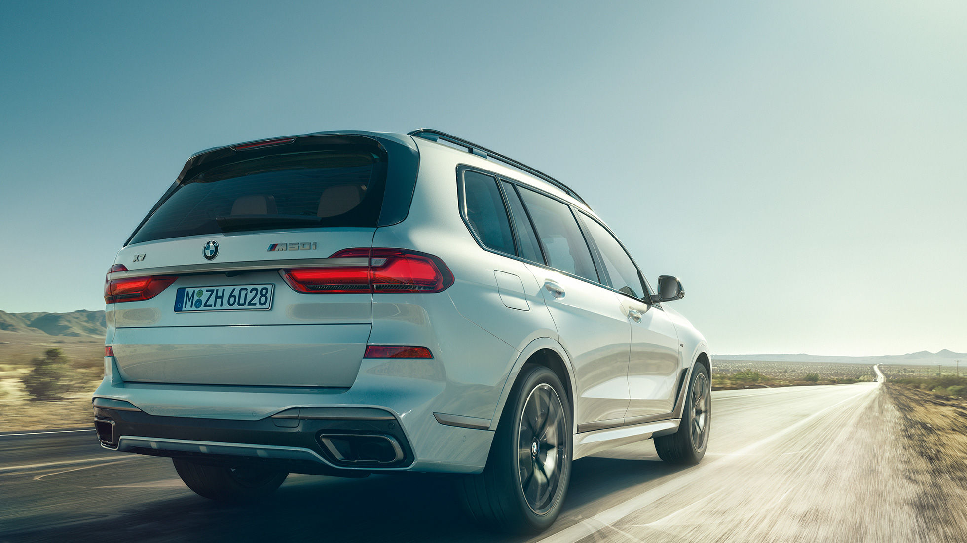 BMW X7 M50i, πίσω λήψη τρία τέταρτα BMW X7 M50i σε Mineral White, πίσω λήψη τρία τέταρτα, G07, 2019