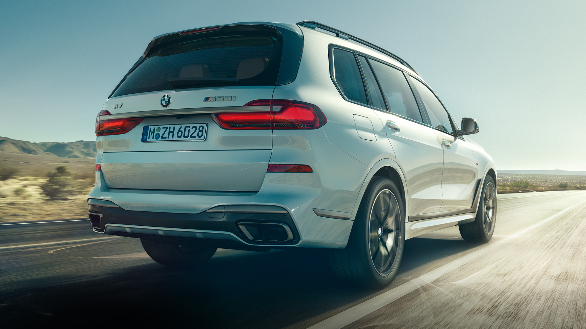 BMW X7 M50i, πίσω λήψη BMW X7 M50i σε Mineral White, εν κινήσει, πίσω λήψη, G07, 2019