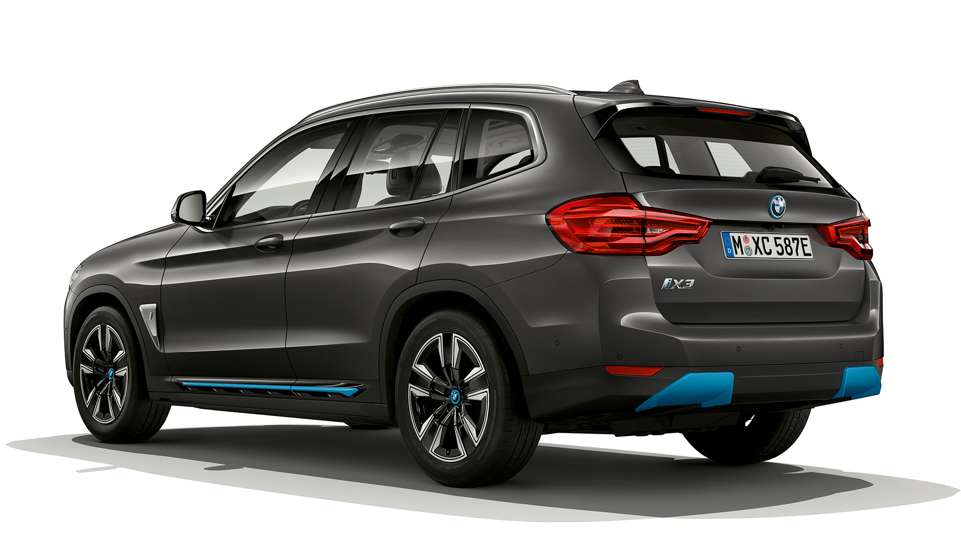 BMW iX3, G08 2020, Έκδοση "Inspiring", πίσω λήψη τριών τετάρτων BMW iX3, G08 2020, Έκδοση "Inspiring", γκρι Sophisto με εφέ Brilliant, πίσω λήψη τριών τετάρτων