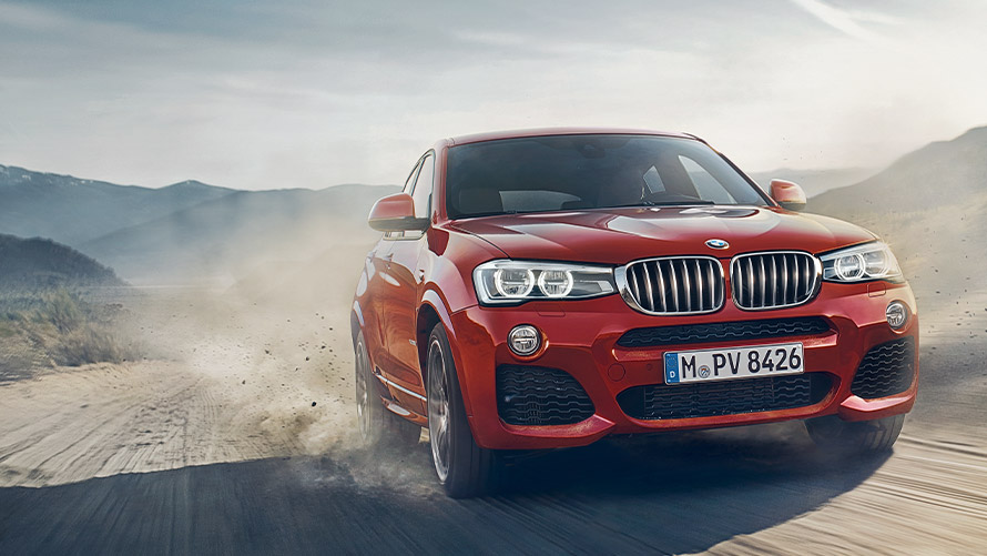BMW X4, F26, πρώτη γενιά, μπροστινή λήψη τριών τετάρτων, κινούμενη BMW X, BMW X4, F26, πρώτη γενιά, μπροστινή λήψη τριών τετάρτων, κινούμενη