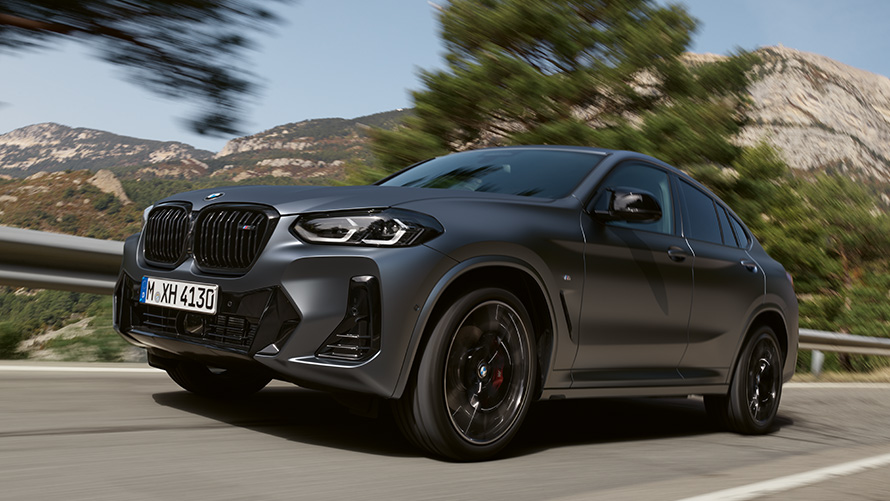 BMW X4, G02, δεύτερη γενιά, πλαϊνή λήψη τριών τετάρτων, κινούμενη στον δρόμο BMW X, BMW X4, G02, δεύτερη γενιά, πλαϊνή λήψη τριών τετάρτων, κινούμενη στον δρόμο