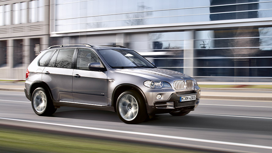 BMW X5, Ε70, δεύτερη γενιά, πλαϊνή λήψη, κινούμενη στον δρόμο BMW X, BMW X5, Ε70, δεύτερη γενιά, πλαϊνή λήψη, κινούμενη στον δρόμο
