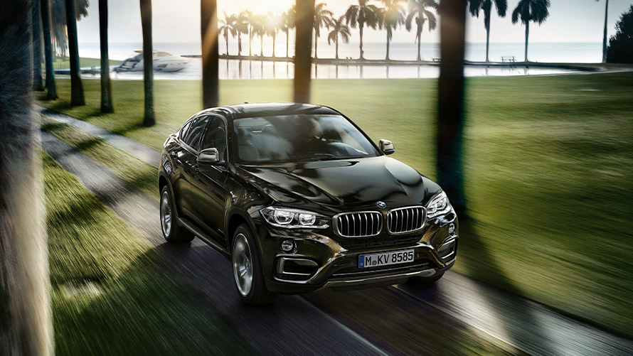 BMW X6, F16, δεύτερη γενιά, μπροστινή λήψη τριών τετάρτων, κινούμενη BMW X, BMW X6, F16, δεύτερη γενιά, μπροστινή λήψη τριών τετάρτων, κινούμενη