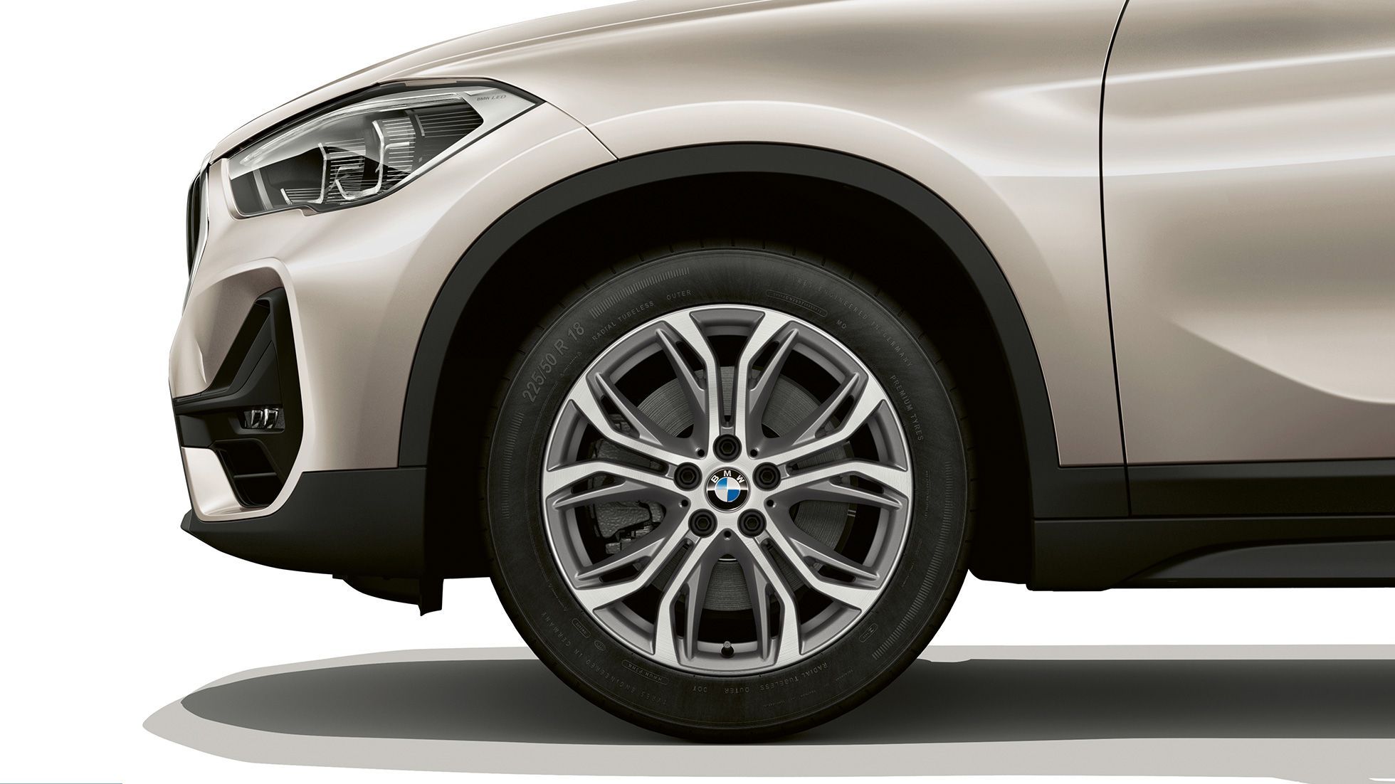BMW X1, Έκδοση Advantage, ζάντα ελαφρού κράματος BMW X1, Έκδοση Advantage, πλαϊνή κοντινή λήψη στη ζάντα ελαφρού κράματος
