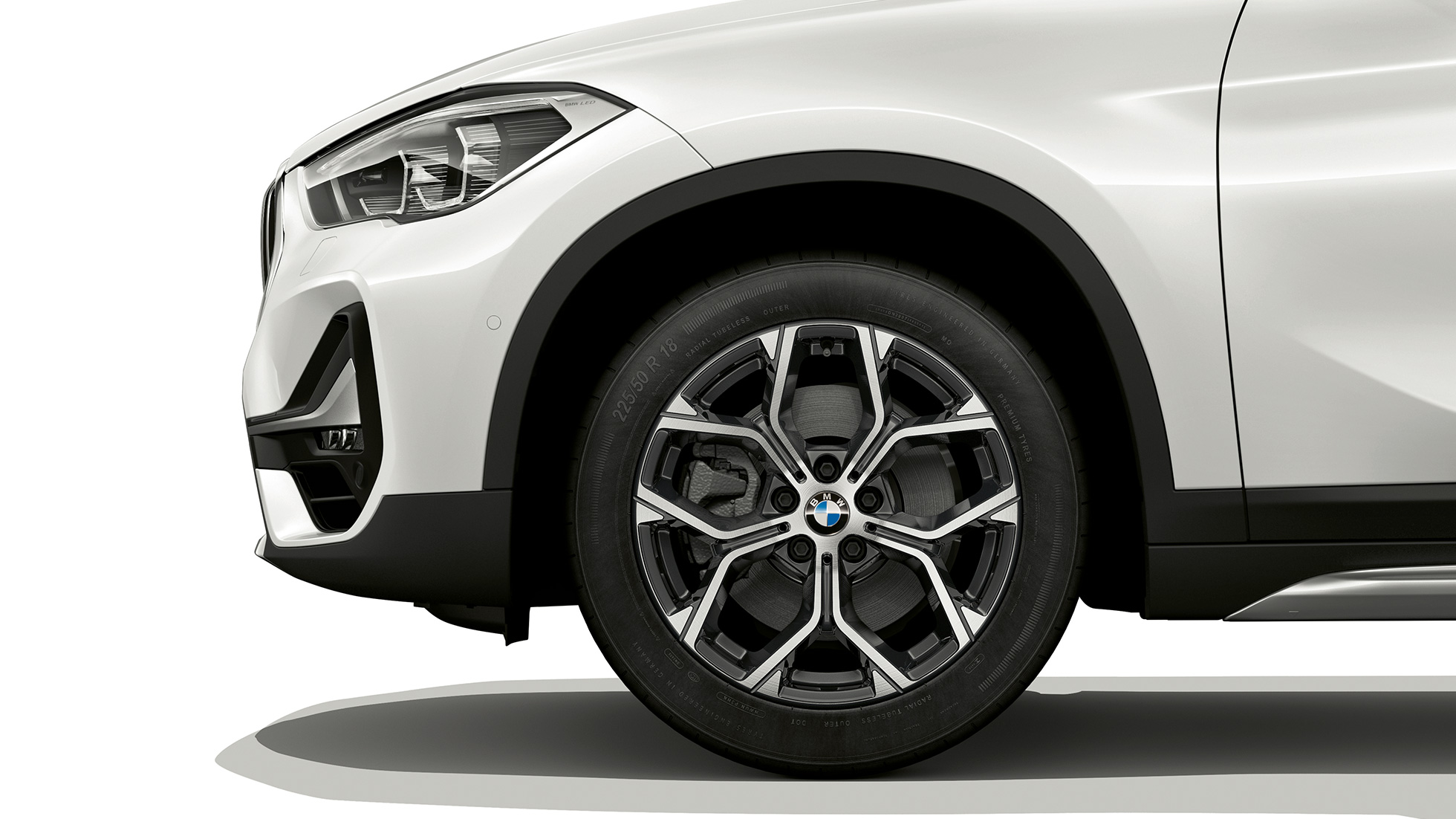 BMW X1, Έκδοση xLine, ζάντα ελαφρού κράματος BMW X1, Έκδοση xLine, πλαϊνή κοντινή λήψη στη ζάντα ελαφρού κράματος